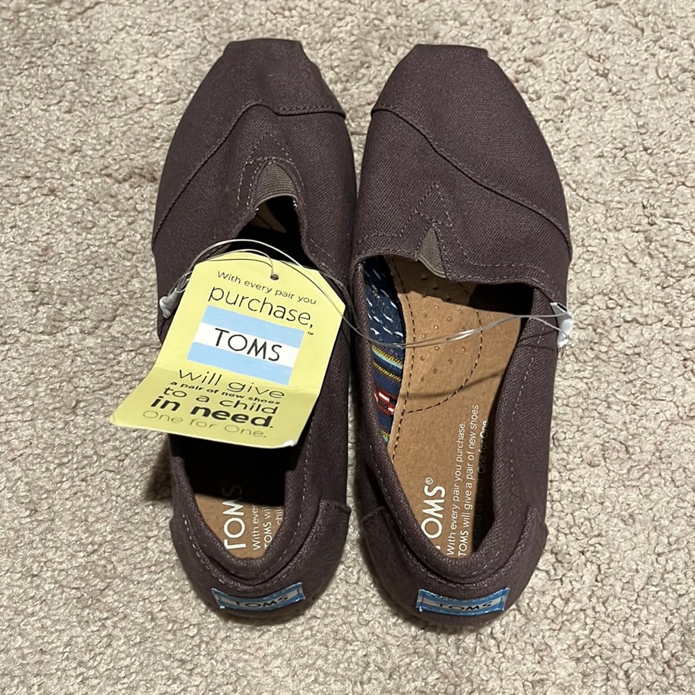 BNWOT- Ash Toms Size 6.5